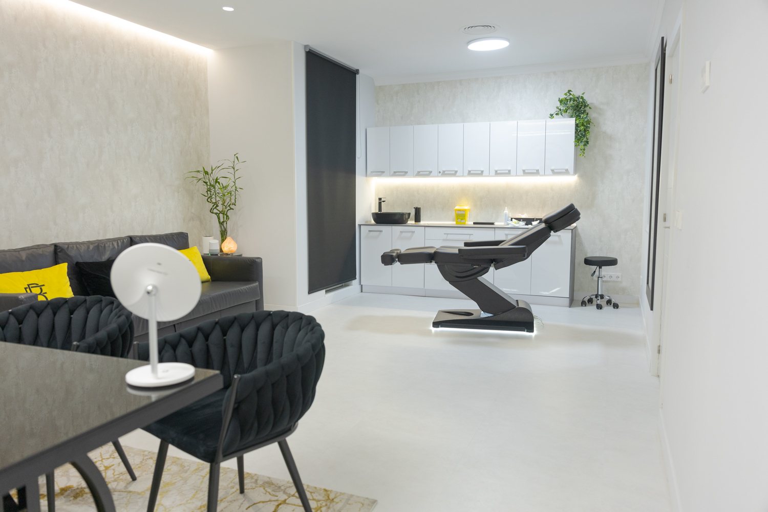 Interior de la clínica de medicina estética Estética Bidot en Madrid
