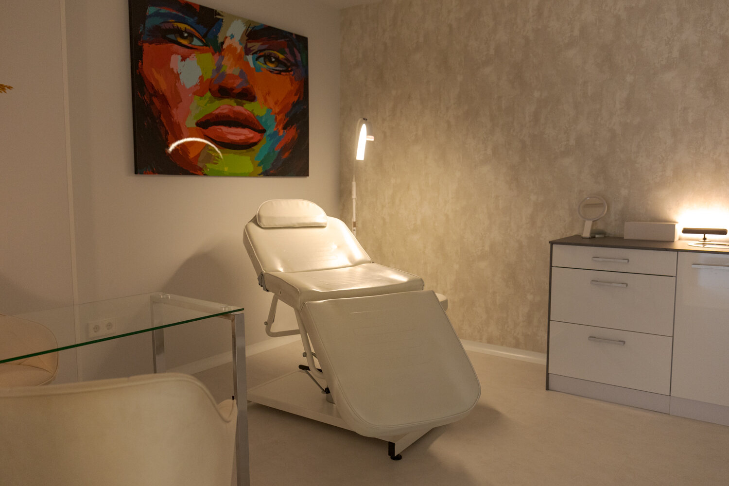 Interior de la clínica de medicina estética Estética Bidot en Madrid