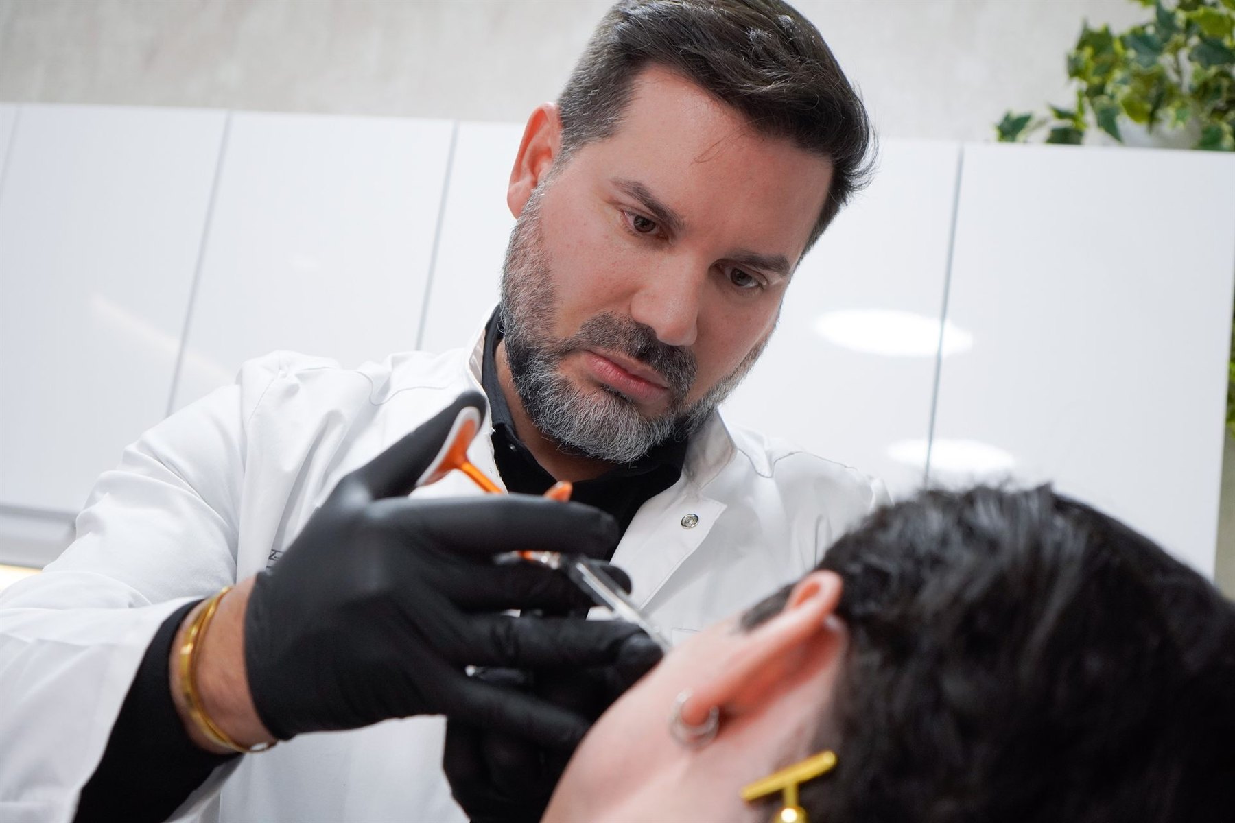 Consulta de medicina estética en Madrid donde se aplica toxina botulínica